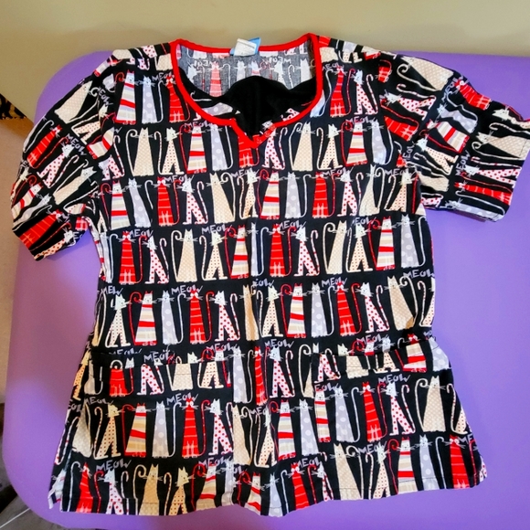 Scrub H.Q. scrub top. Size Medium. 2 front pockets. - Picture 1 of 3